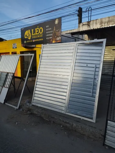 Portão de correr com portinha