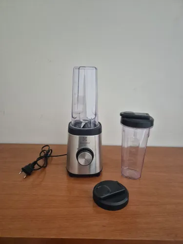 LIQUIDIFICADOR PORTÁTIL ELETROLUX