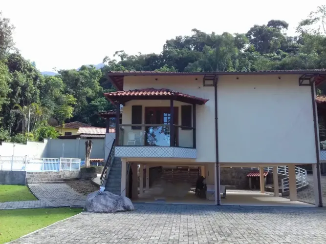 Conforto e Lazer em Família: Casa com 4 Quartos, Quintal, Piscina, Espaço Gourmed, condomi