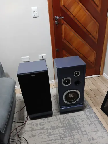 Par de caixas de som Philips 