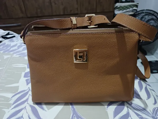 Bolsa em couro seme nova