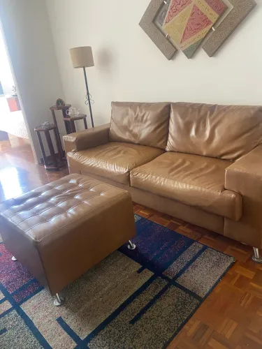 Sofa 3 lugares com puff