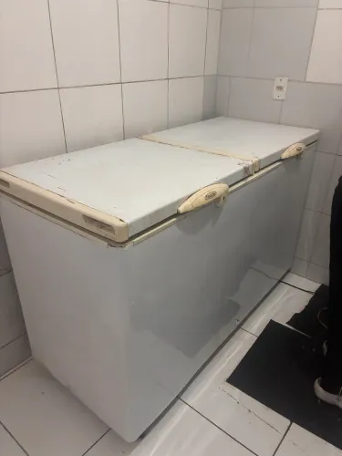 Freezer horizontal com defeito