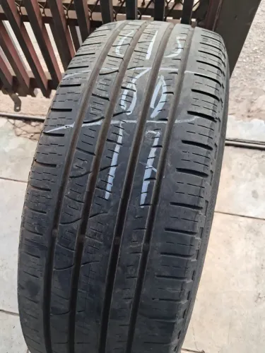 1 PNEU PIRELLI SCORPIONS 215/60/17 (..80% BORRACHA..)