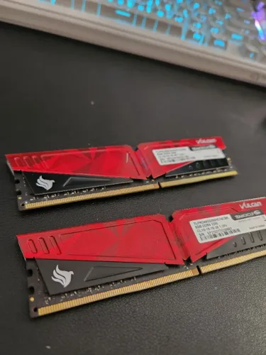 Kit Memória RAM 16GB (2x8GB) Team Group T-Force Vulcan DDR4 3200MHz