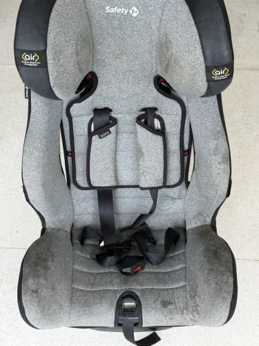 Cadeirinha Safety 1st com Isofix