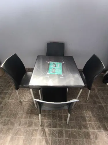 Conjunto 1 mesa e 4 cadeiras desmontável pés de alumínio 