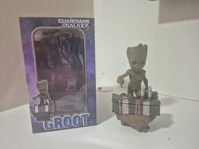 Boneco Groot Guardiões da Galáxia com caixa