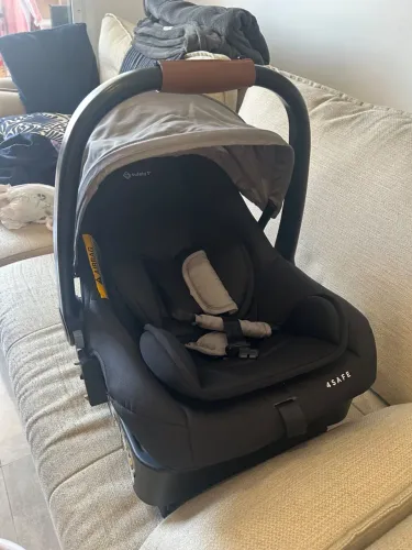 Bebê conforto Safety 1st e base isofix