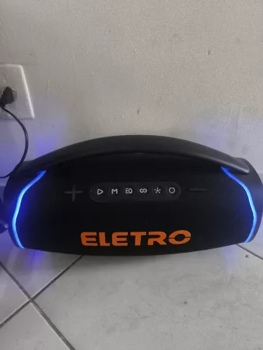 Som Eletro semi novo.