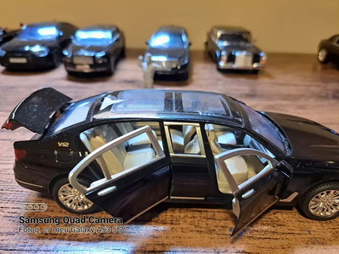 Miniatura escala 1/25 BMW limousine