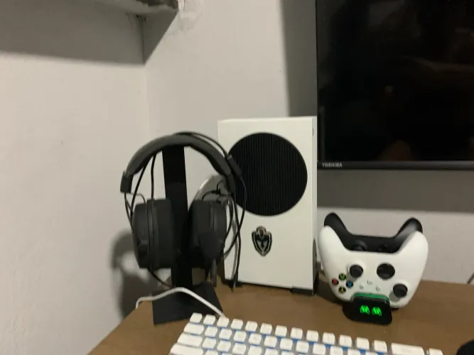 VENDO XBOX SERIES S EM PERFEITAS CONDIÇÕES 