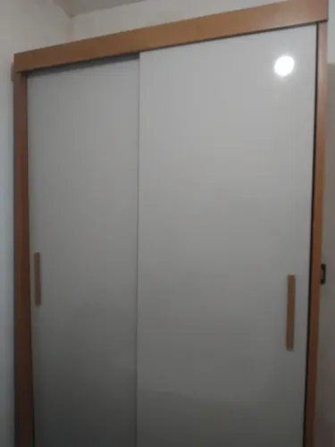GUARDA ROUPA USADO EM BOM ESTADO