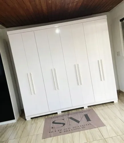 Guarda Roupa semi novo 