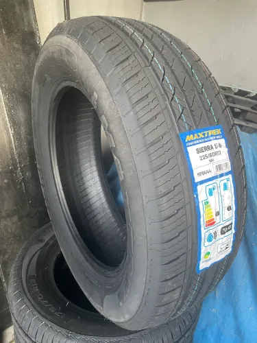 Pneus Novos 225/60 Aro 17 MAXTREK