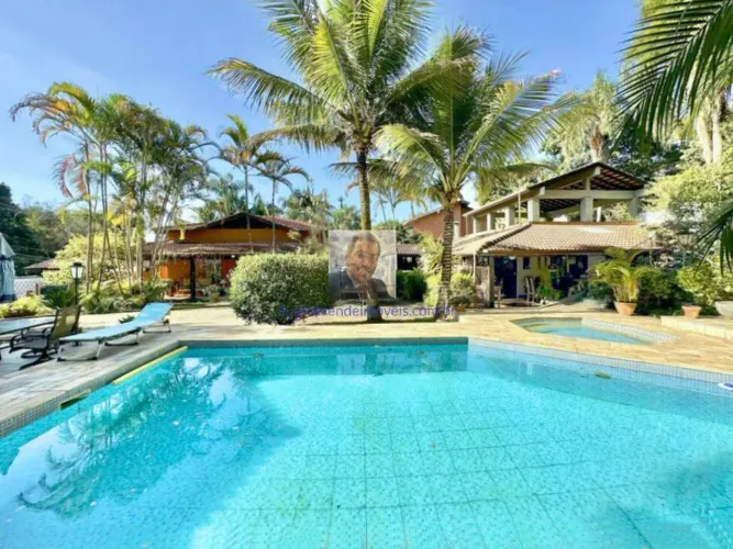 Vende-se Casa no Fazendinha - PORTEIRA FECHADA, 3 suítes, piscina, quiosque