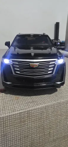 Cadillac escalade miniatura 1/24