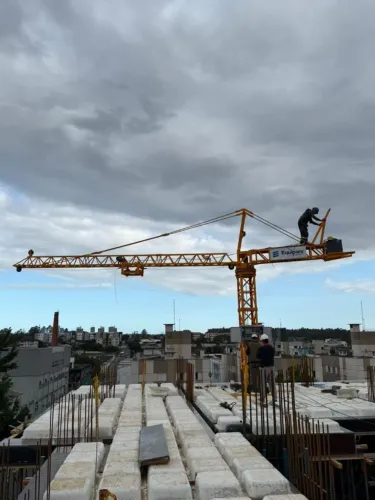 Mini Grua 9m QTZ10 nova