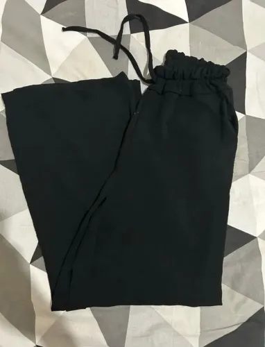 Calça pantalona preta