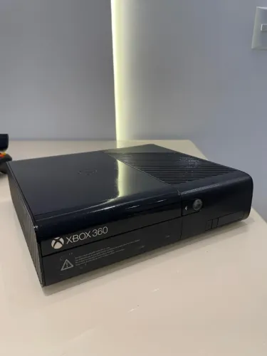 Xbox 360 Super Slim DESBLOQUEADO + 2 Controles + HD 500GB Lotado de Jogos + Kinect