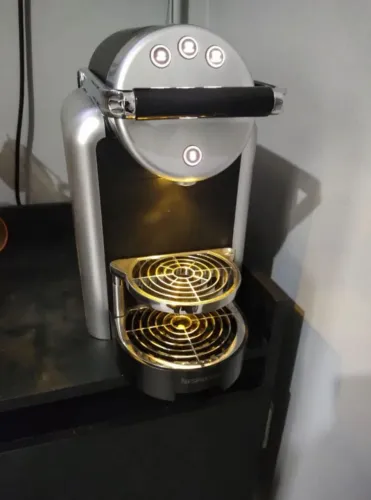 Vendo Cafeteira Profissional Nespresso Zenius Profissional Nova na Caixa