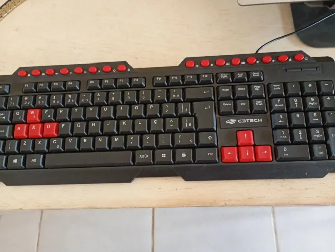 Teclado Gamer USB C3TECH.1 mês de uso.