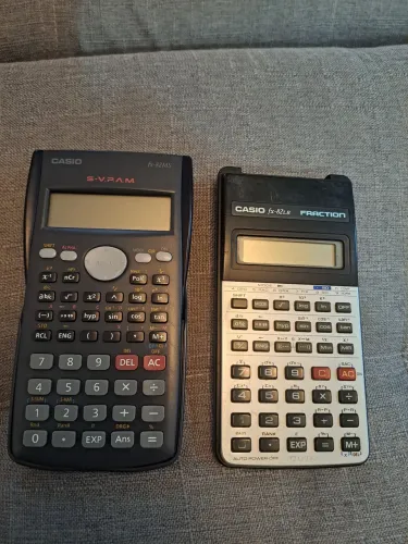 Duas calculadoras
