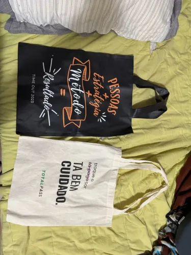 Kit 2 Sacolas Ecobags (1 Couro Sintético Preta + 1 Tecido Algodão) - Apenas R$ 10