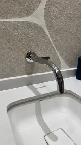 Torneira para Lavatorio de Parede Design cromado Celite