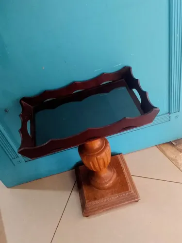 Mesinha de madeira com espelho