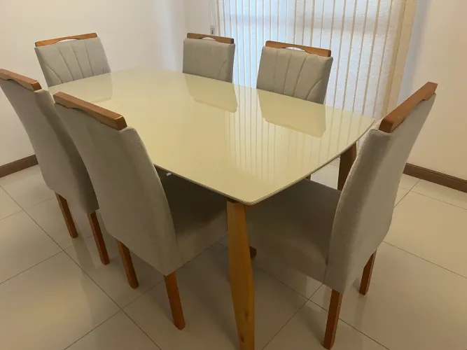 Mesa com cadeiras: Mesa flutuante 1.80x90, tampo barril , off white+ cadeiras Ane