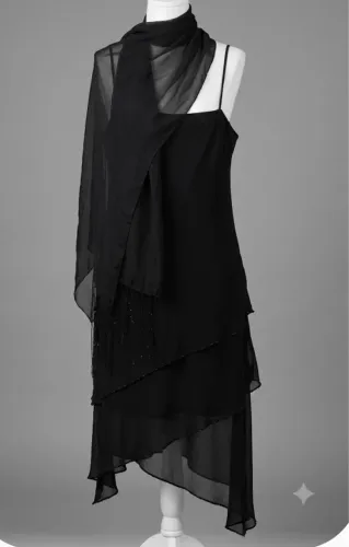 Vestido preto de festa c canutilhos M