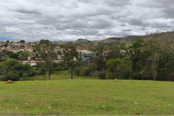 Sítio dentro da cidade Ribeirão Vermelho em MG: Natureza e Conforto