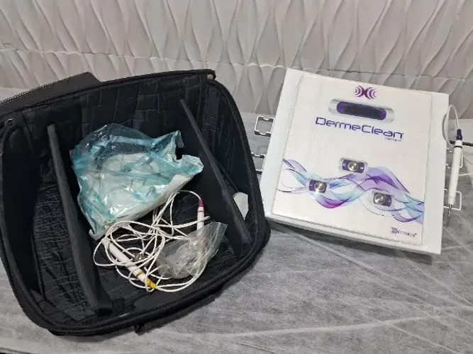 Aparelho de estética DermeClean