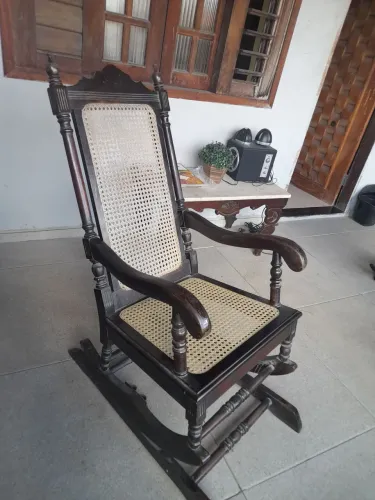Cadeira de balanço colonial 