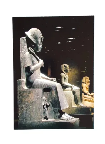 Cartões postais com fotos estátua de Ramsés II e sala de exposição Museo Egizio di Torino
