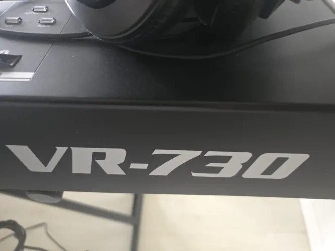Teclado roland vr 730