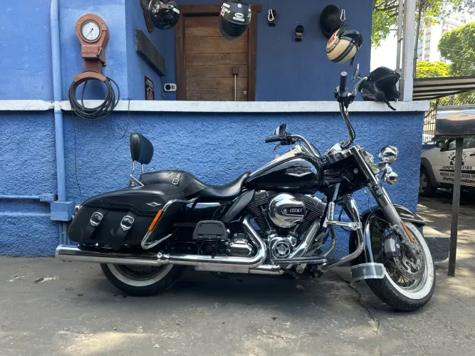 HARLEY-DAVIDSON ROAD KING