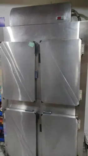 Câmera fria cervejeira em inox 4 portas