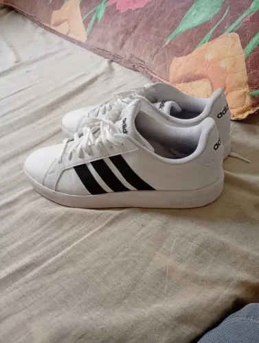 Tênis Adidas,usado apenas uma vez