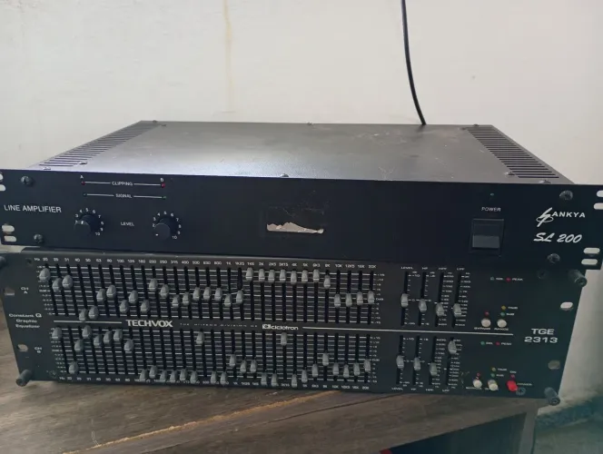 Vende-se um amplificador e um acolisador