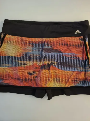 Short-saia fitness Adidas estampado dry-fit<br>tamanho: g<br>em excelentes condições!
