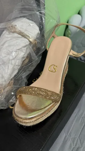 Vendo sandália Carmen Steffens, nova!! custou R$ 499,90 vendo por R$ 200,00