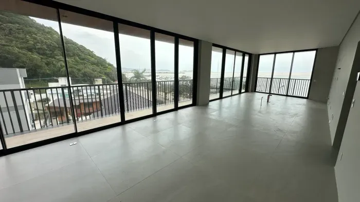 Lindo Apartamento Frente Mar em Cabeçudas
