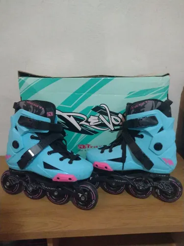 PATINS TRAXART REVOLT INLINE SKATES AZUL CLARO -TAMANHO 38/39