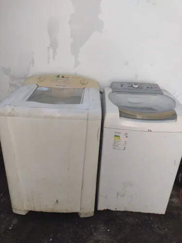Duas máquinas para remoção de peças