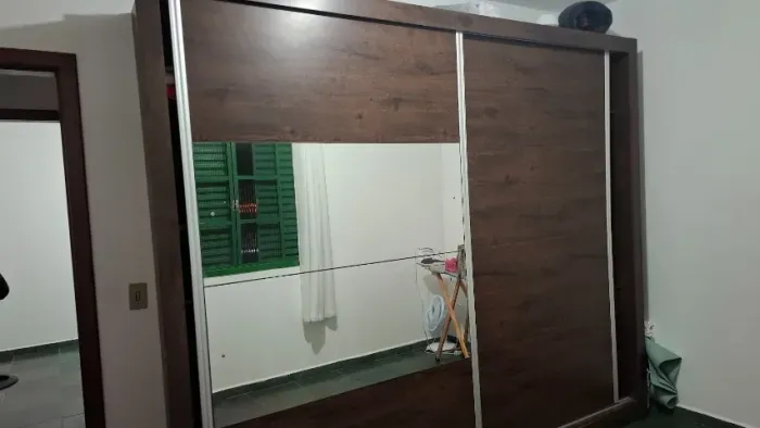 Guarda-roupa de casal. Profundidade: 55 cm Largura: 272 cm Altura: 232 cm