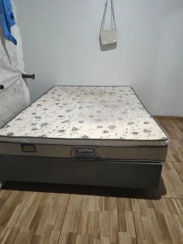 Cama box com colchão semi nova