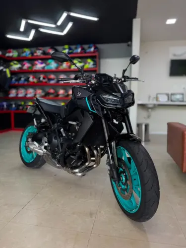 YAMAHA MT-09 2025