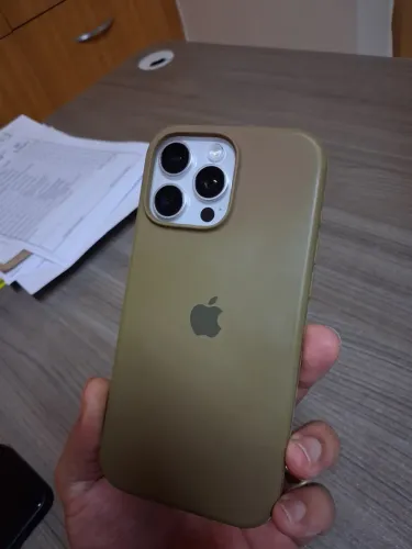 iPhone 16 Pro Max e Xiaomi Redmi Note 15 Pro+ 5G